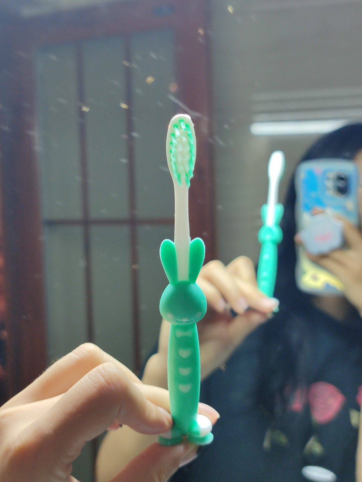 妈妈给买的新牙刷