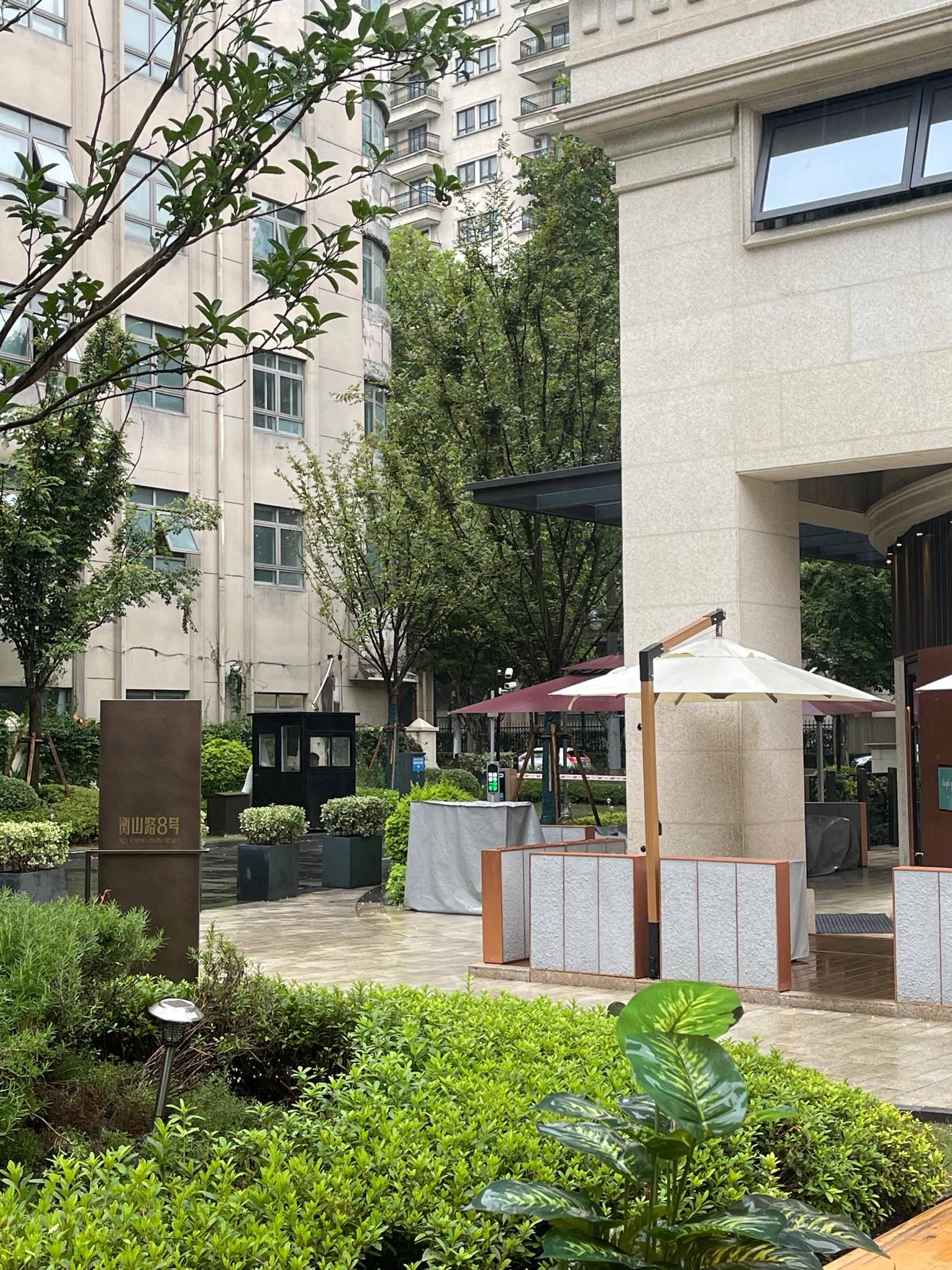 小区门口地铁一号线衡山路下_1