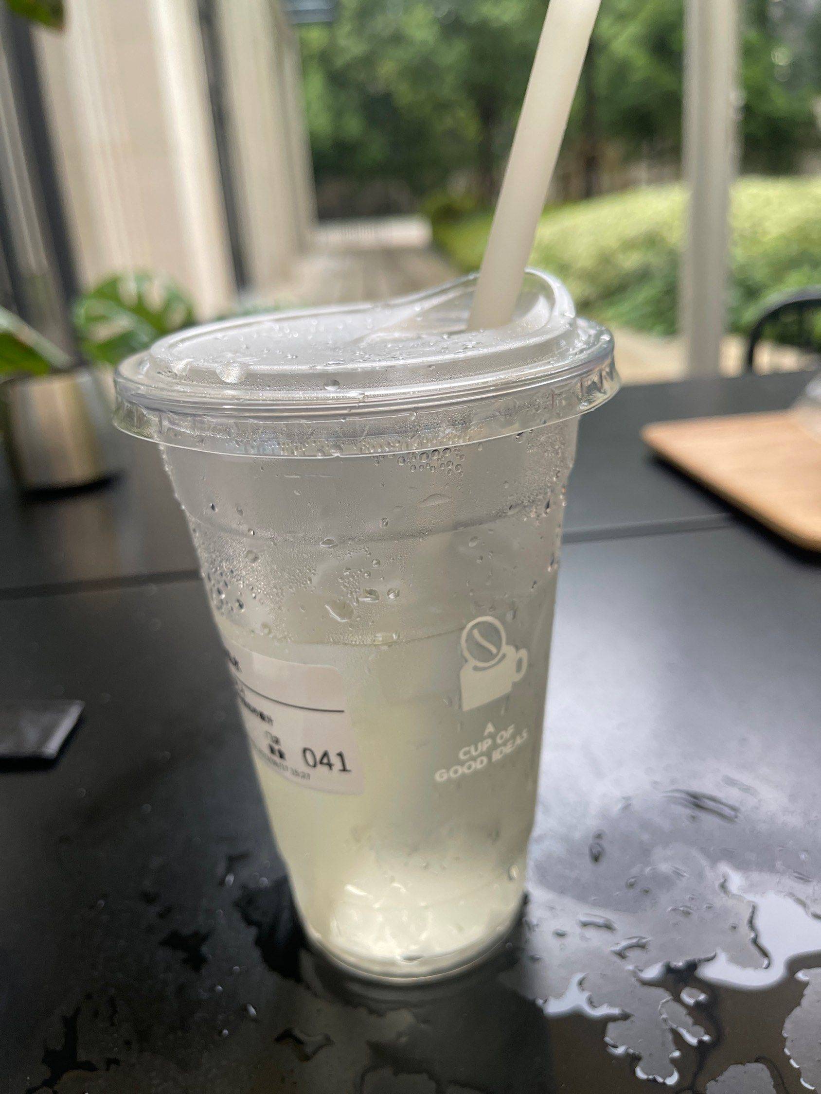 小区门口地铁一号线衡山路下