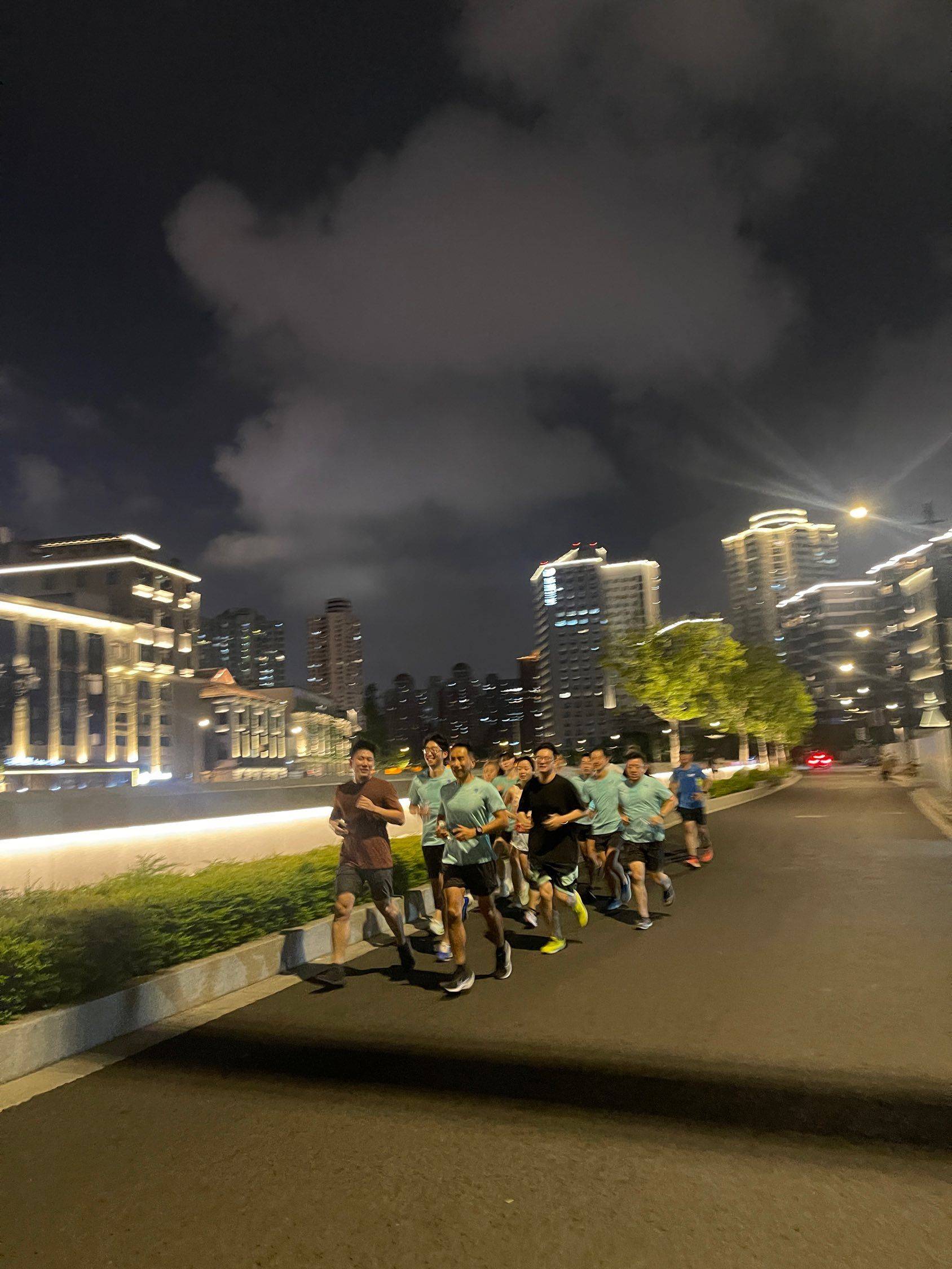 苏州河边运动一下看看🚢