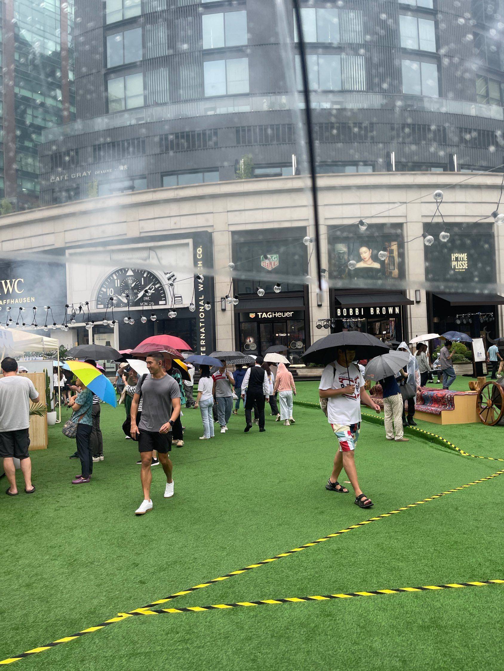 公寓地铁下一站南京西路太古汇新疆集市