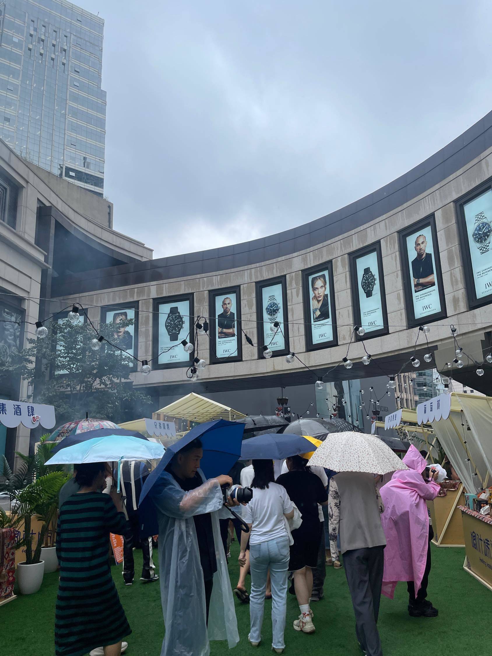 公寓地铁下一站南京西路太古汇新疆集市_3