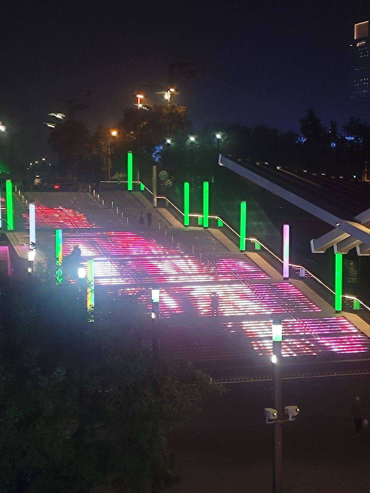 出来遛个弯 真好看_2