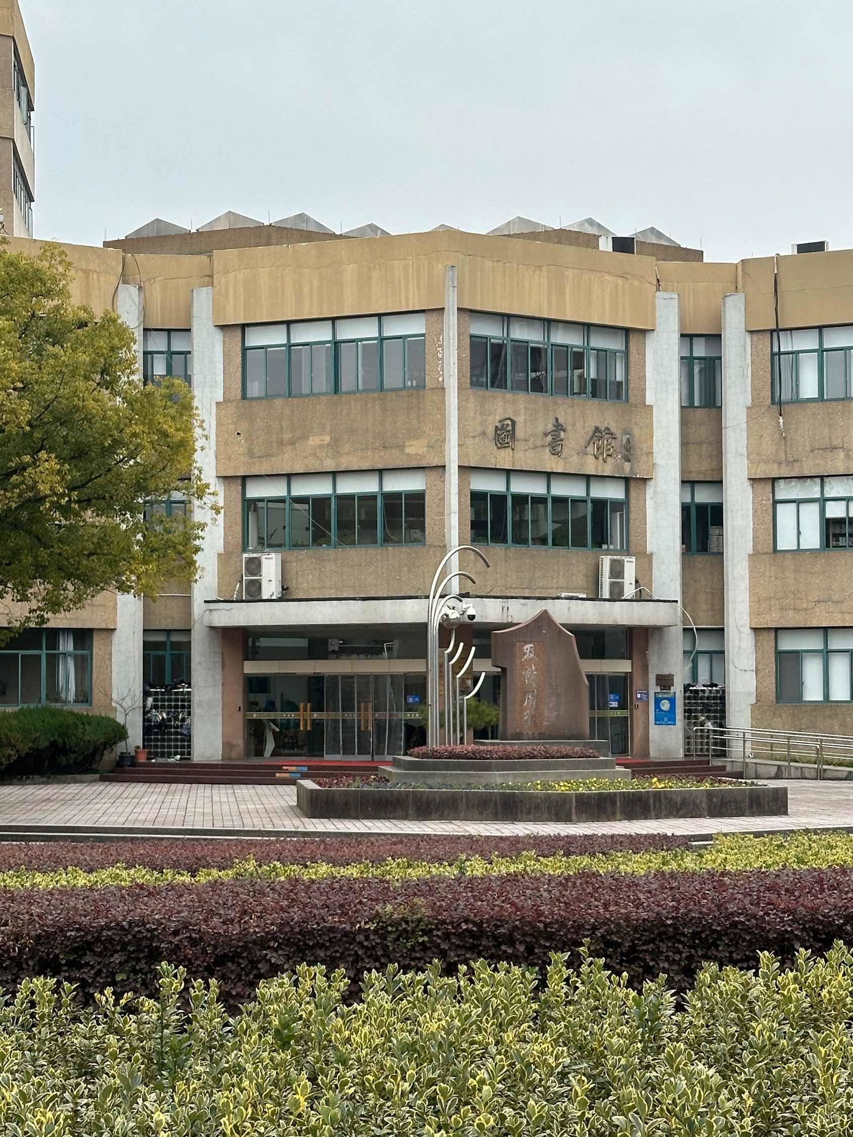 故意路过回校转了一圈_2