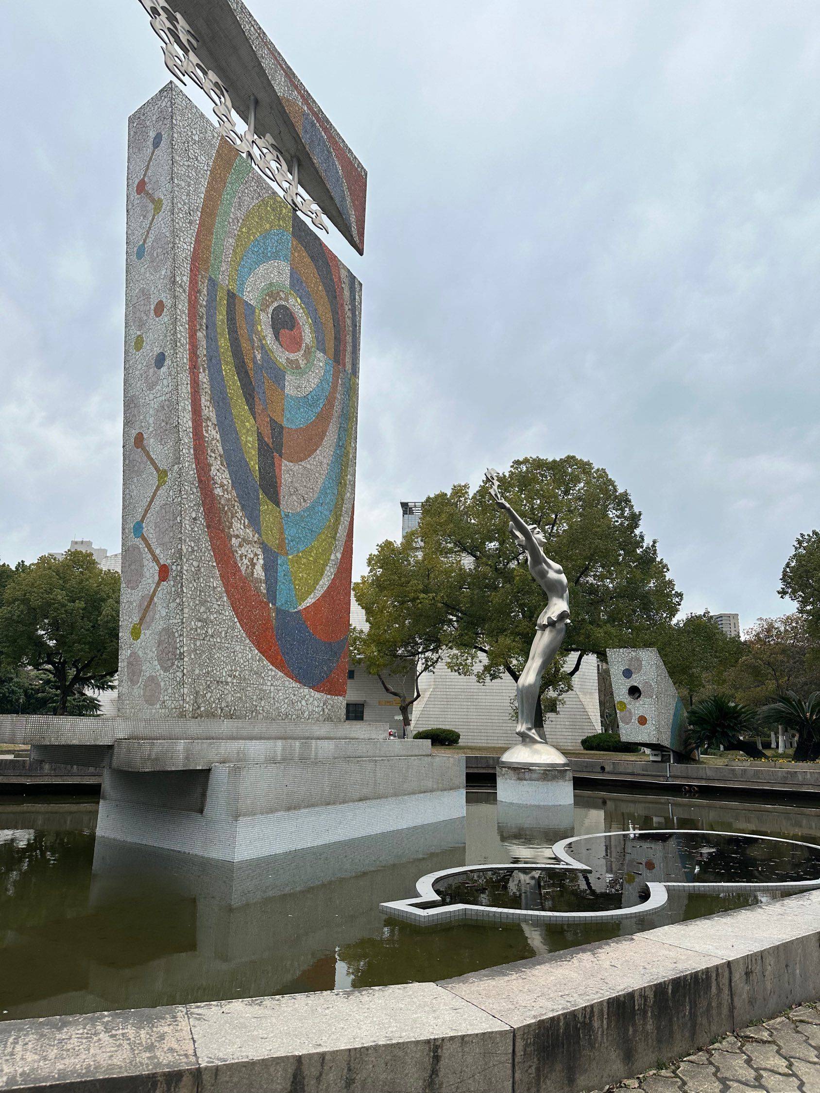 故意路过回校转了一圈