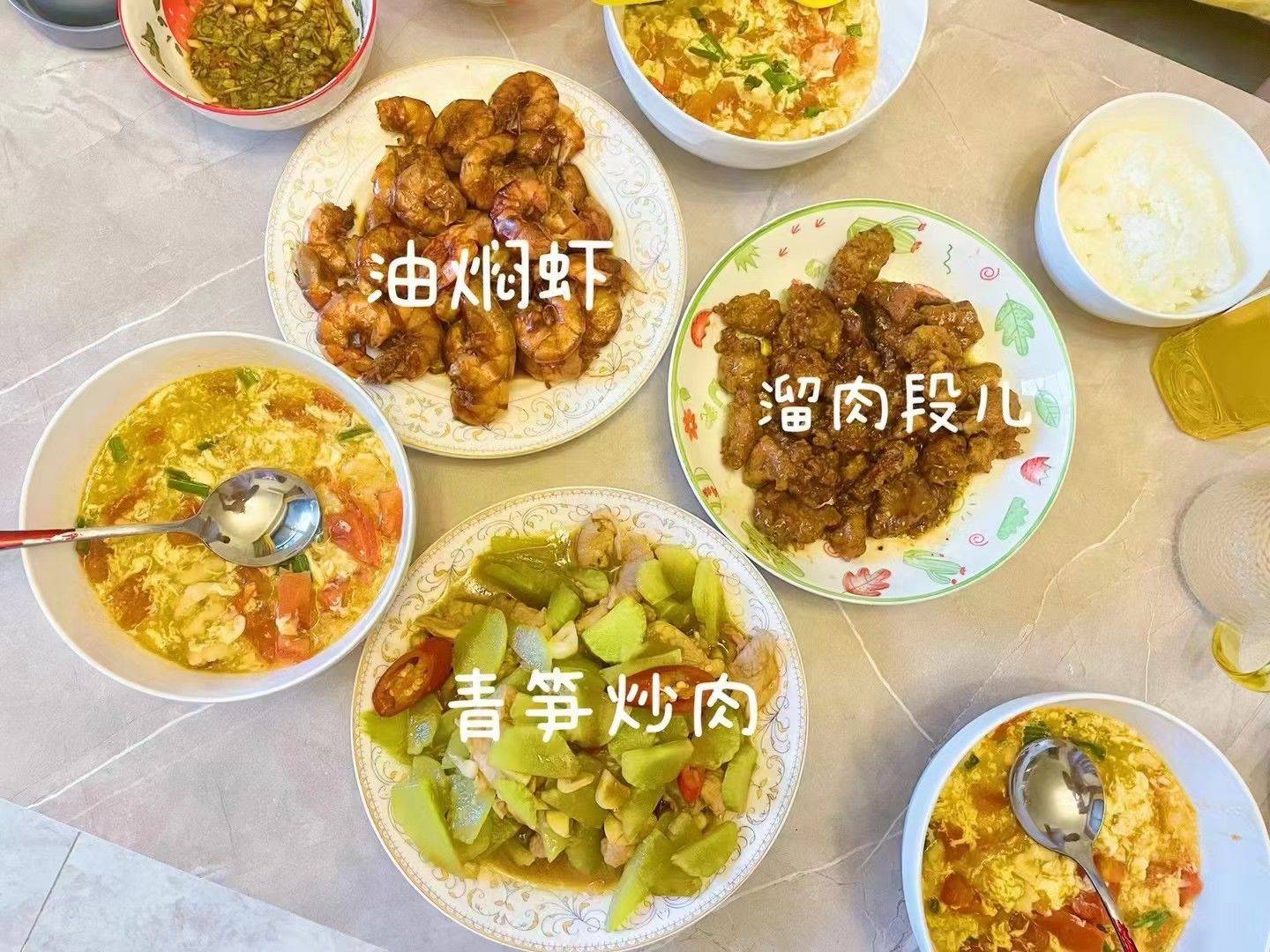 寻找室友搭子哈哈一起做好吃的，负责吃哟哟