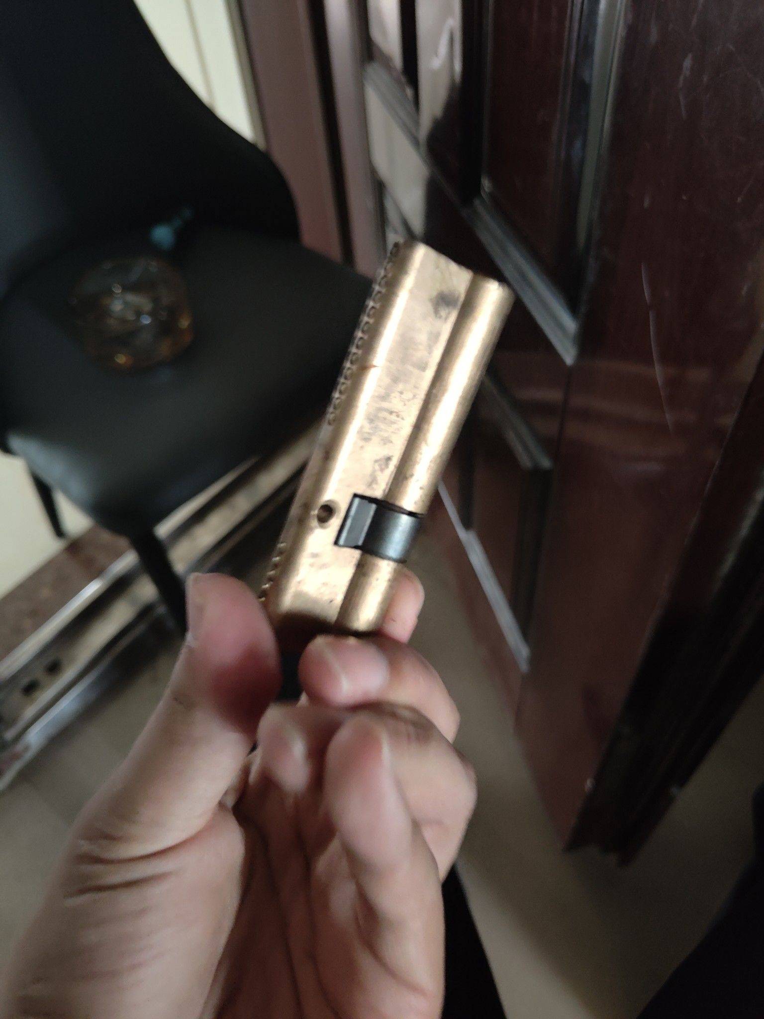 我会更换这个防盗门的锁芯和锁_1