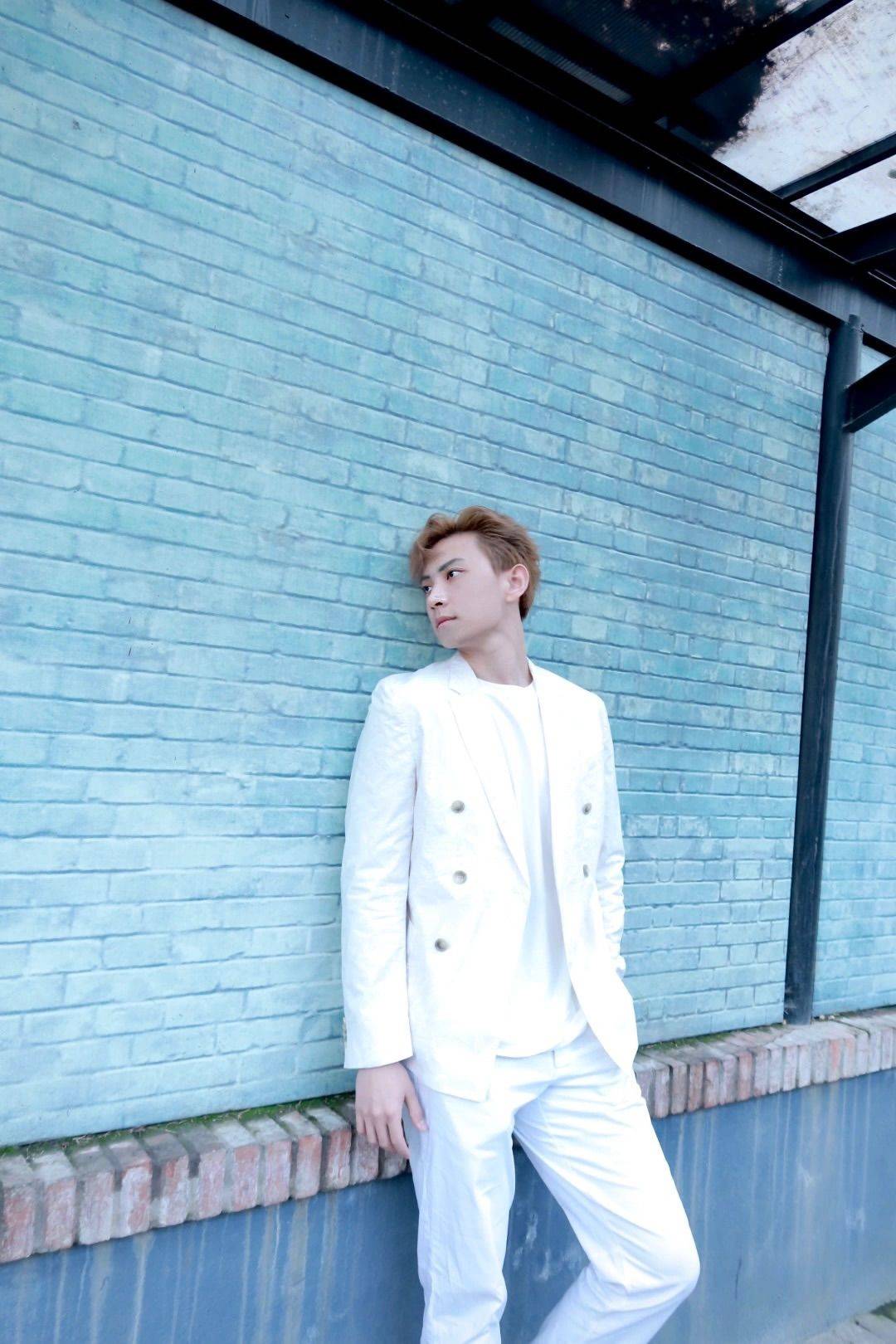 蹲一个爱拍照的室友搭子_1