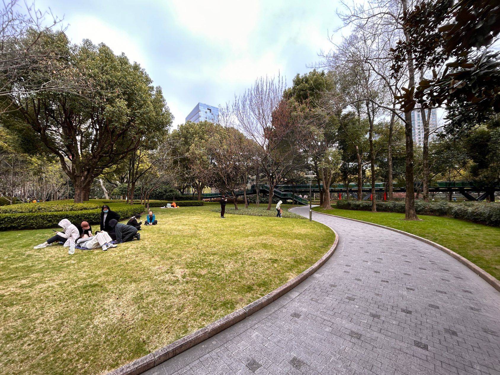 10 minutes walking to Xujiahui Park🍃