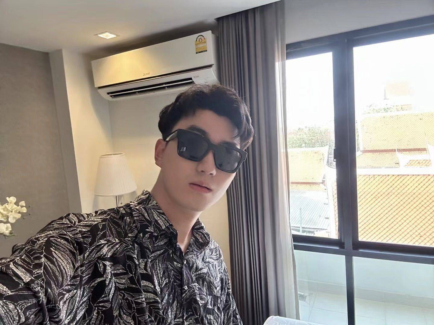 为了租房放两张照片认识一下