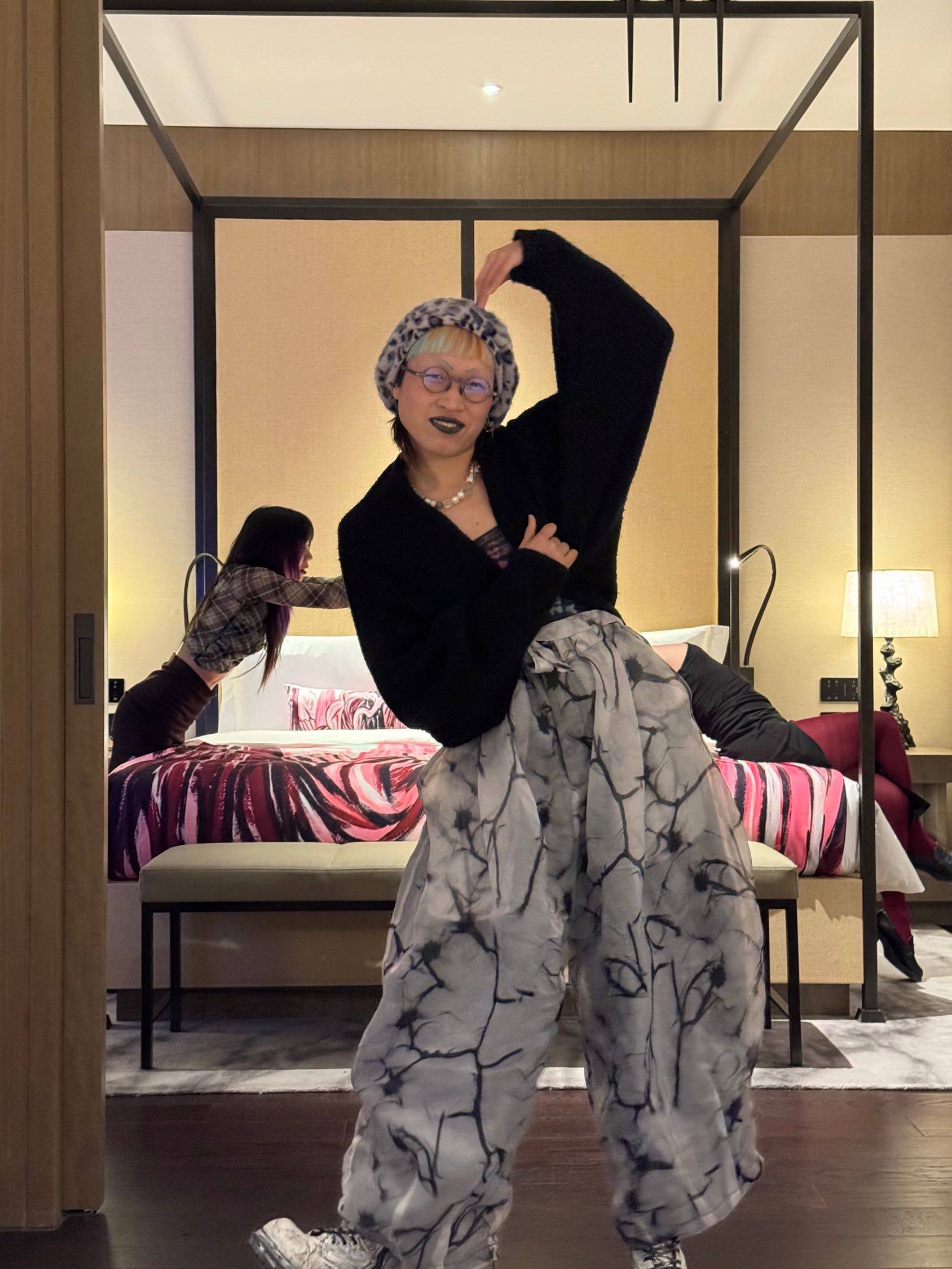 最近今照。 
找室友