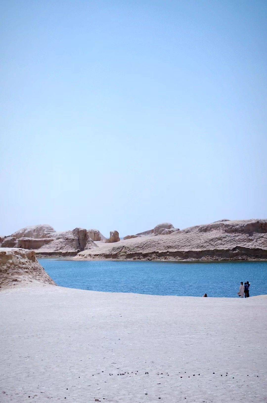 山丘里生出了湖泊  旅游 _1