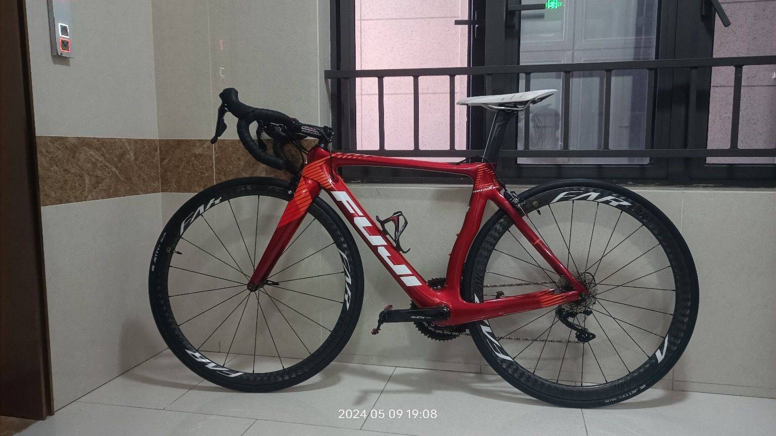 男人么，就得选大红的，要拉风～
    _1