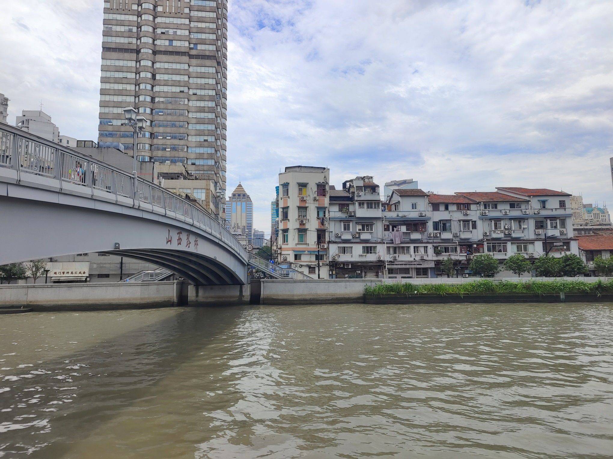 最近在福州出差，又来苏河湾万象城压马路