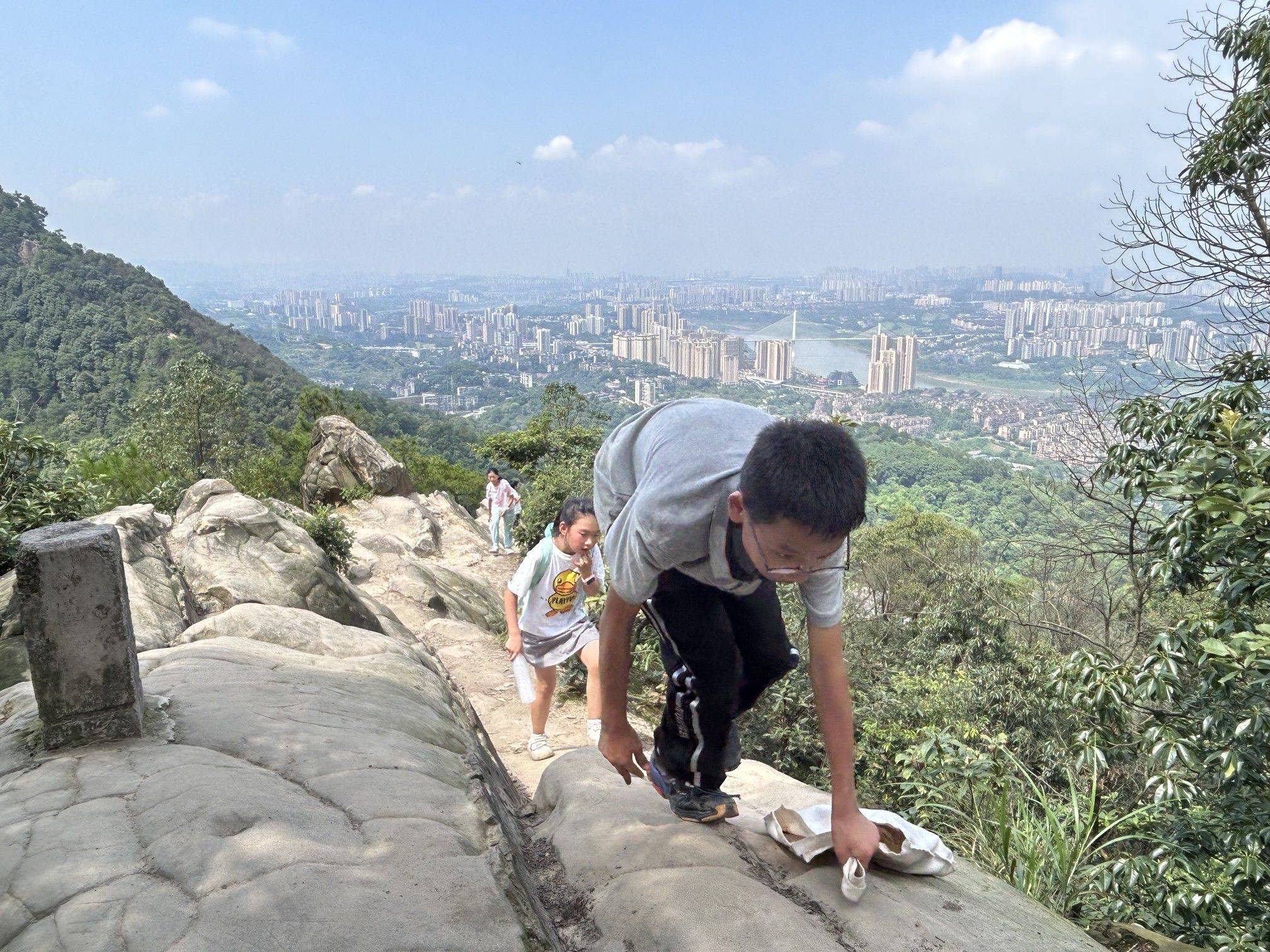 歌乐山顶可以看到很美的风景真的是爬上来的