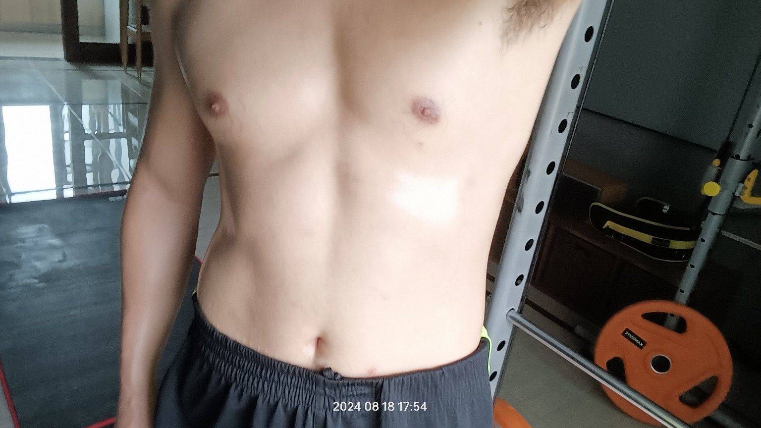 腹肌都看不见了，练腹肌太虐了…好难坚持😳_1