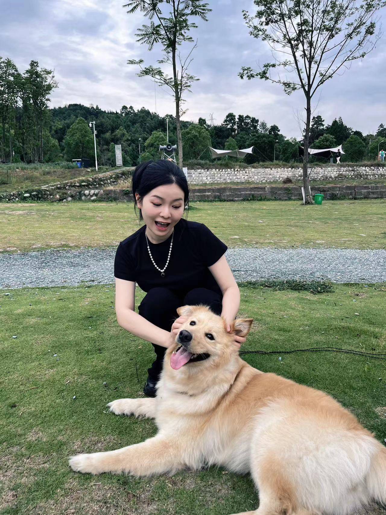 一起逃跑吧 去郊外去自由自在的空气里