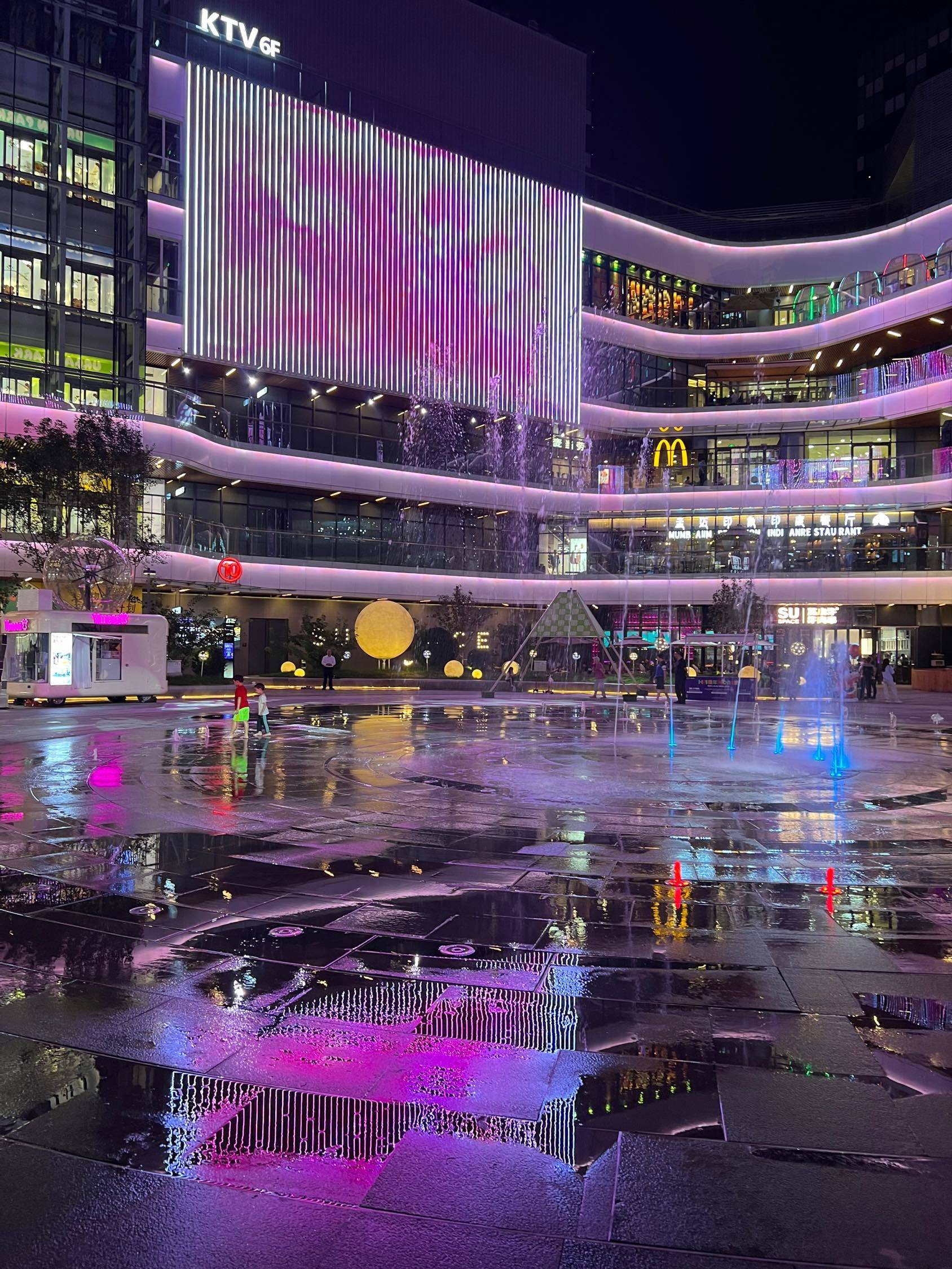 家边上的快乐喷泉⛲万达广场_2