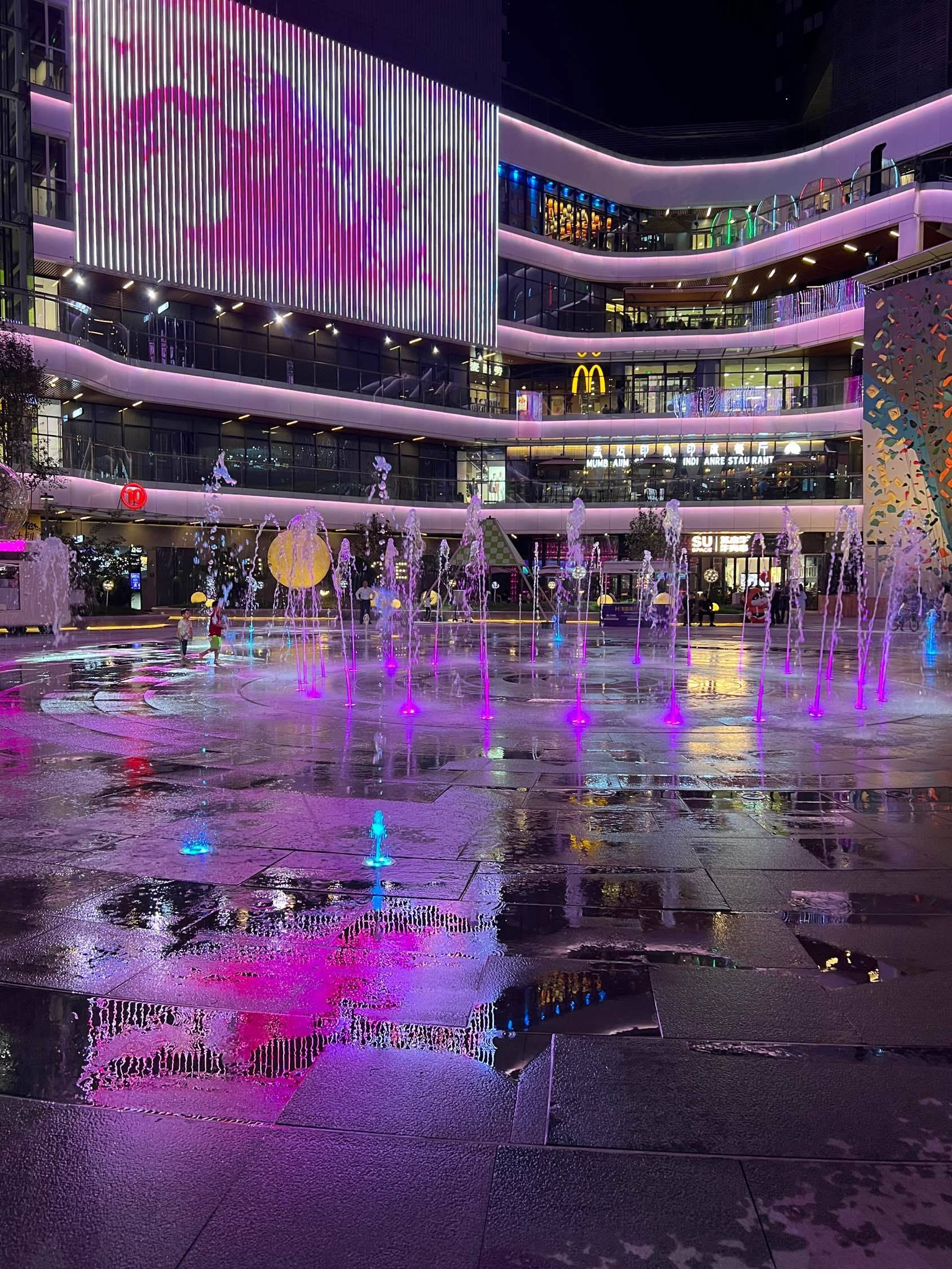 家边上的快乐喷泉⛲万达广场_3