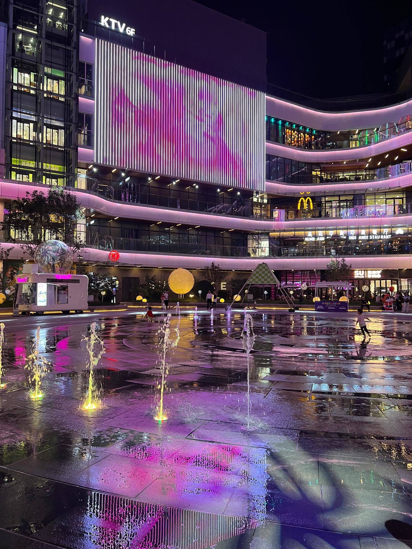 家边上的快乐喷泉⛲万达广场