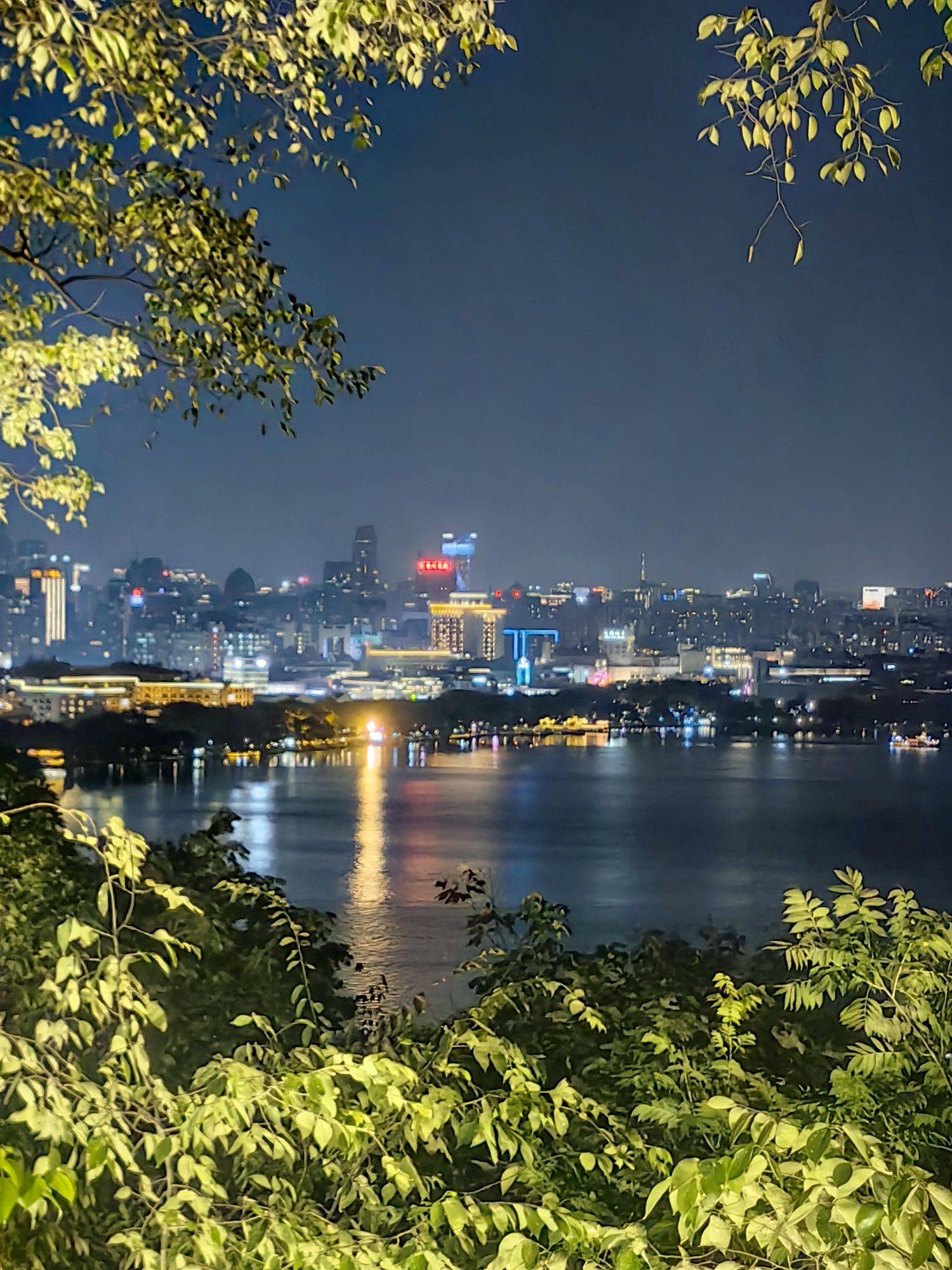 夜爬宝石山，观西湖灯火_1