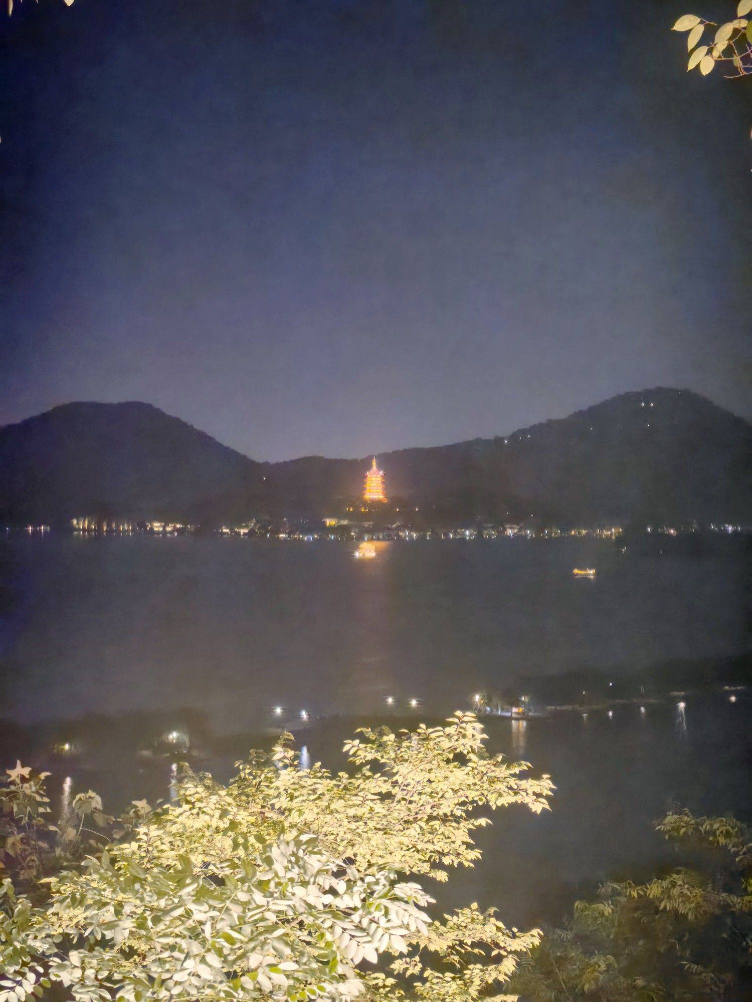 夜爬宝石山，观西湖灯火_3