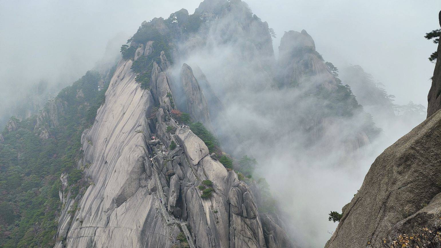 徐霞客说登黄山天下无山，观止矣！真是五岳_3