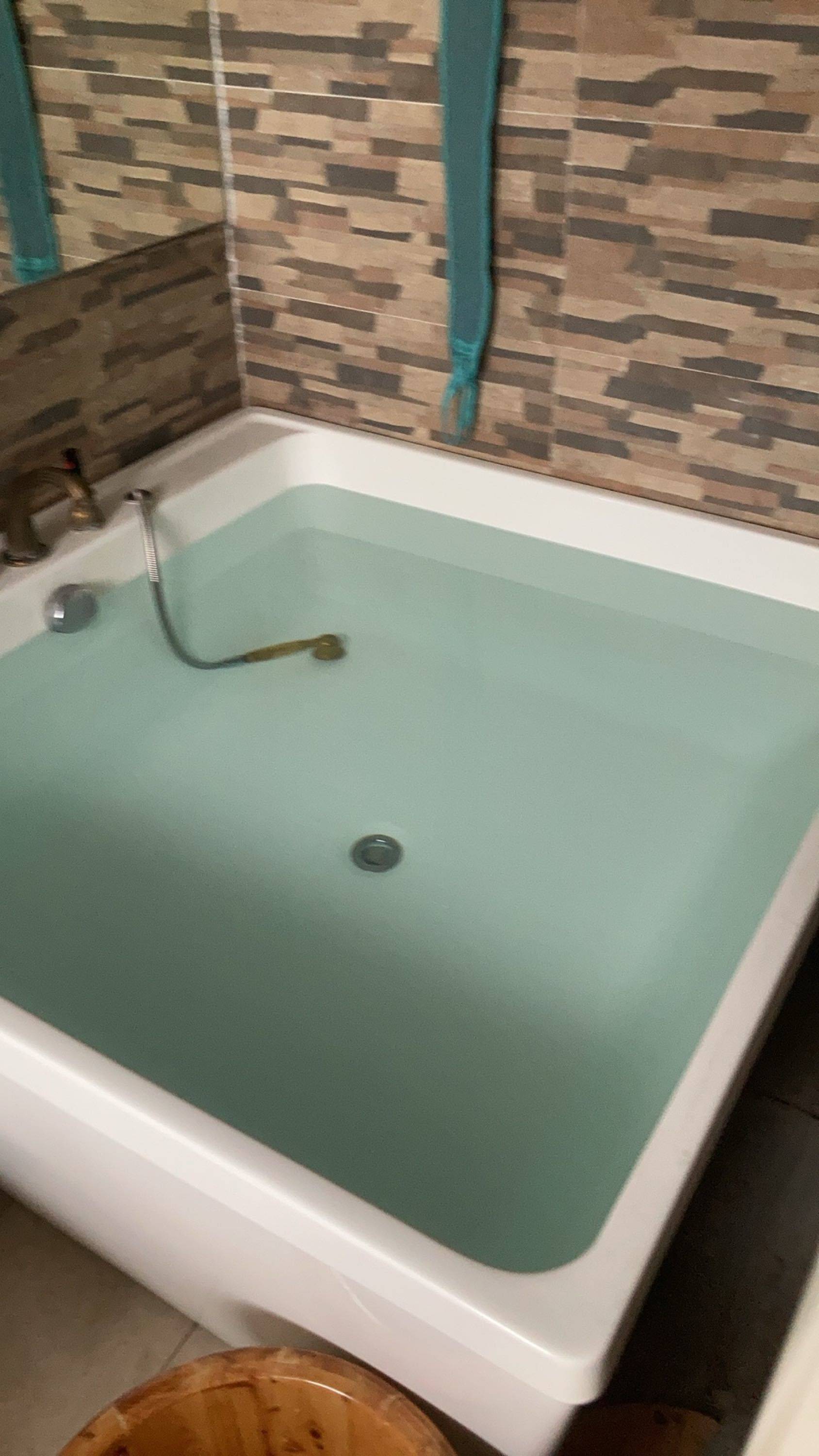 主卧一吨水的浴缸泡澡享受