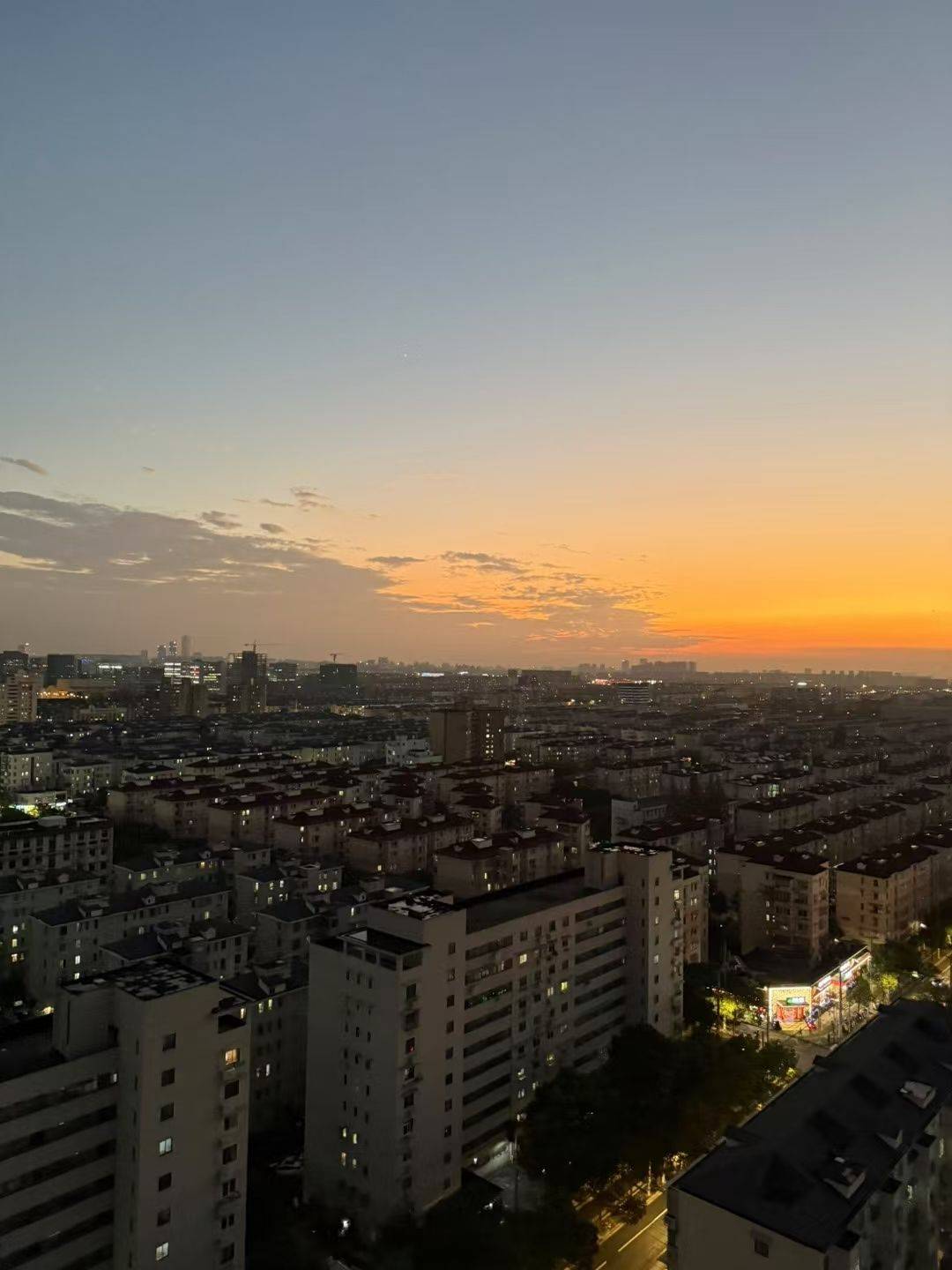 书里总爱写到喜出望外的傍晚