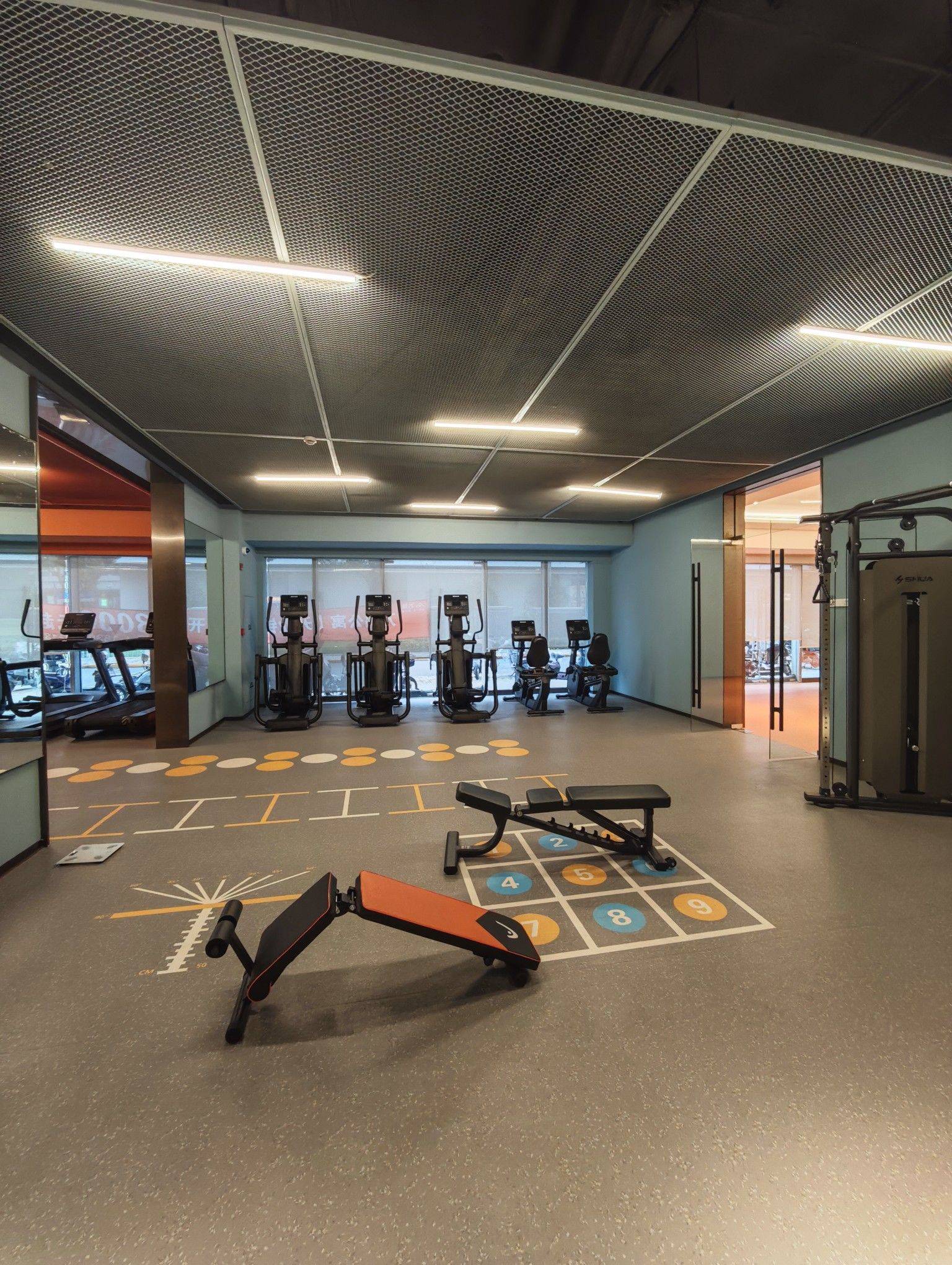 下楼就是免费的健身房,美滋滋