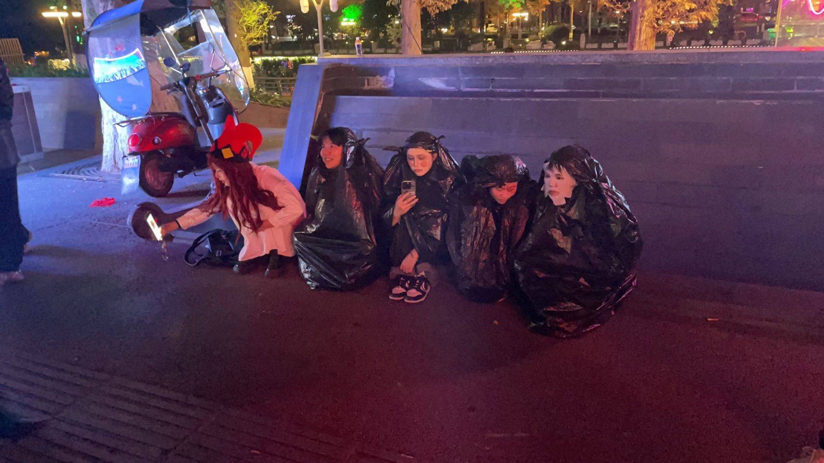 哈哈哈哈哈哈哈哈哈哈他们在cos垃圾 