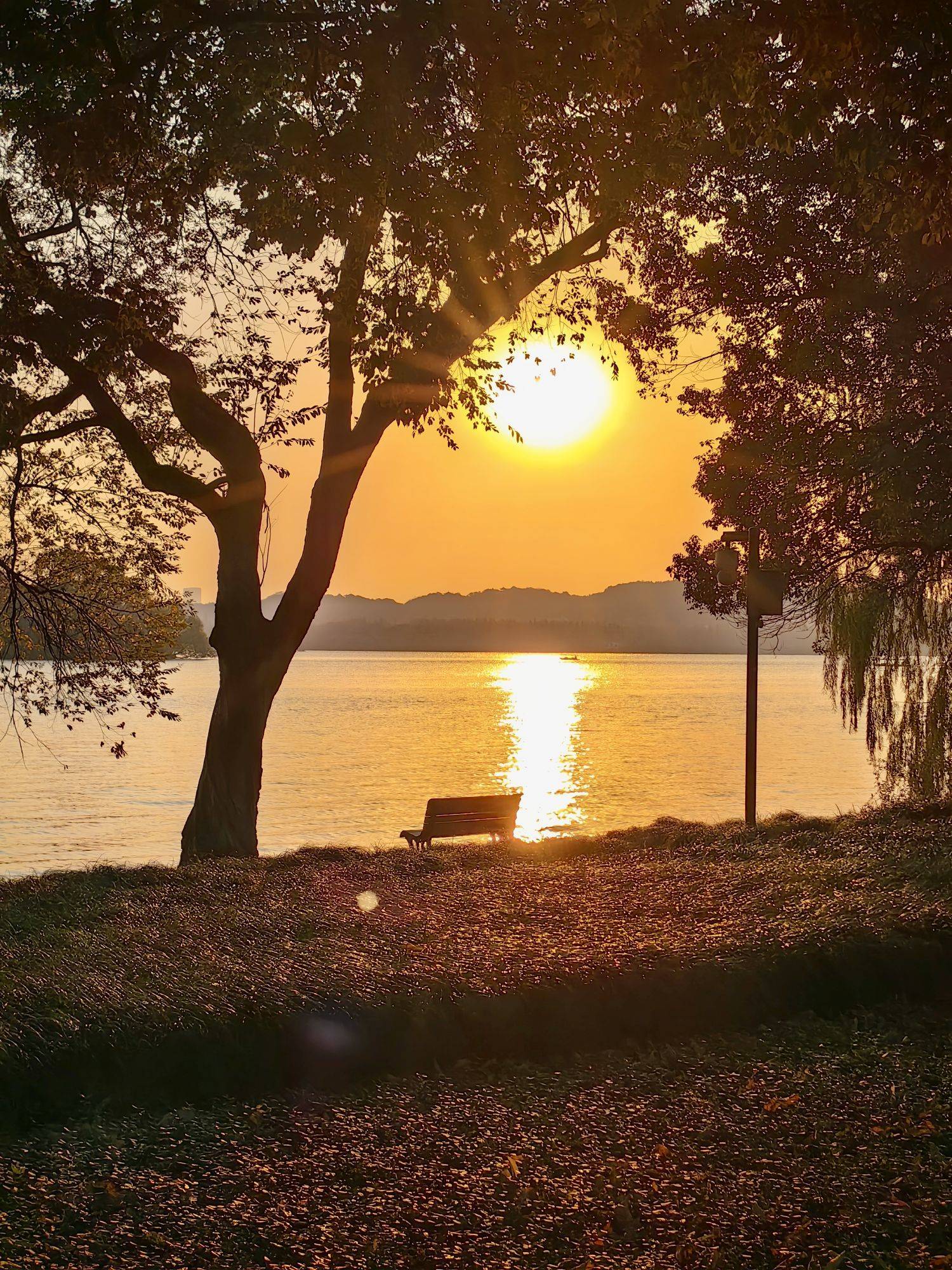 【日出西湖，深秋杭州】🌄🍂