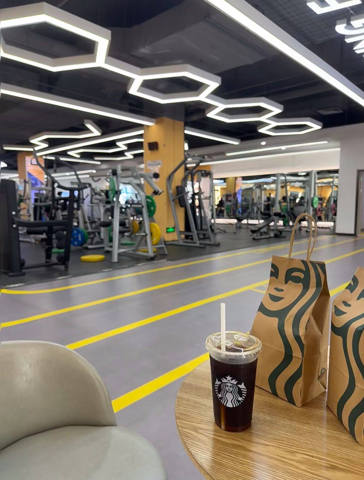 有钱不入金三角，有爱不进健身房！_1