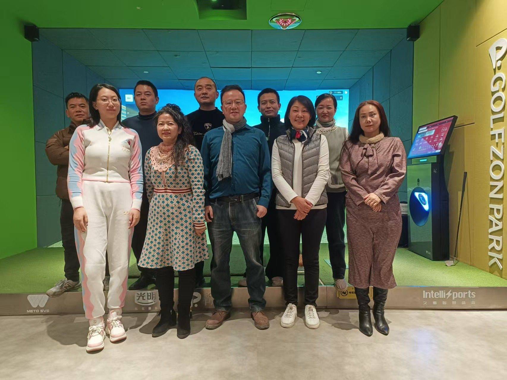 高尔夫活动圆满举行  帅哥靓女齐聚