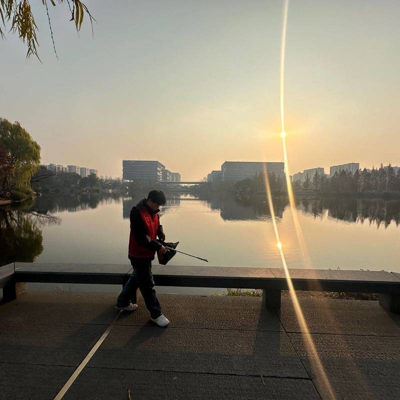 出来捡垃圾啦,杭州太美了