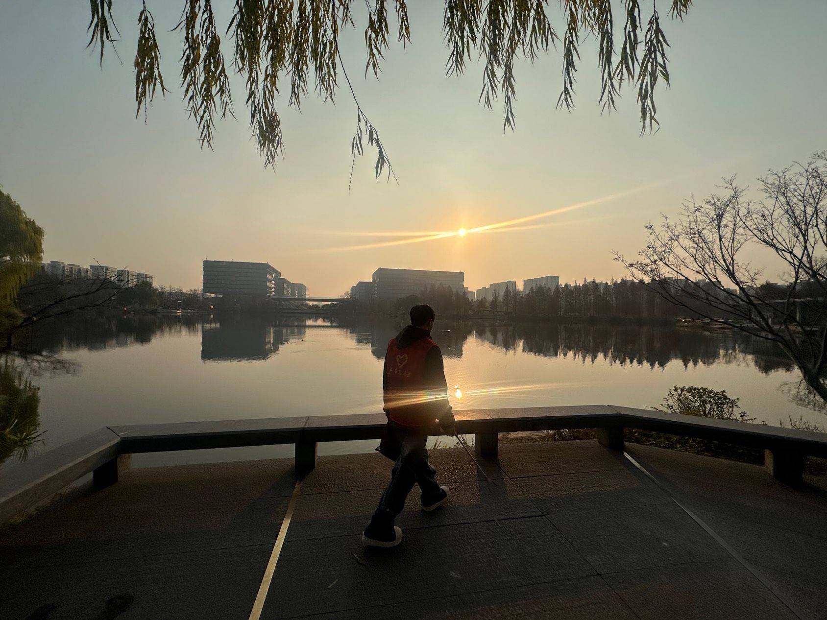 出来捡垃圾啦，杭州太美了_2