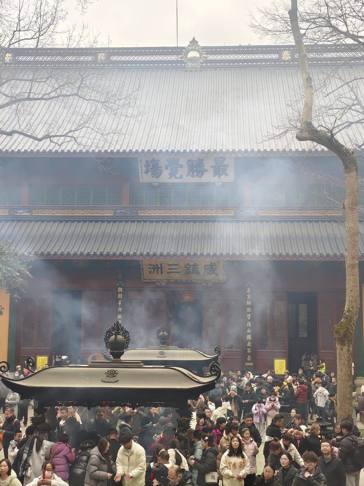 人生无解，寺里求解。在灵隐寺，把心愿寄于
