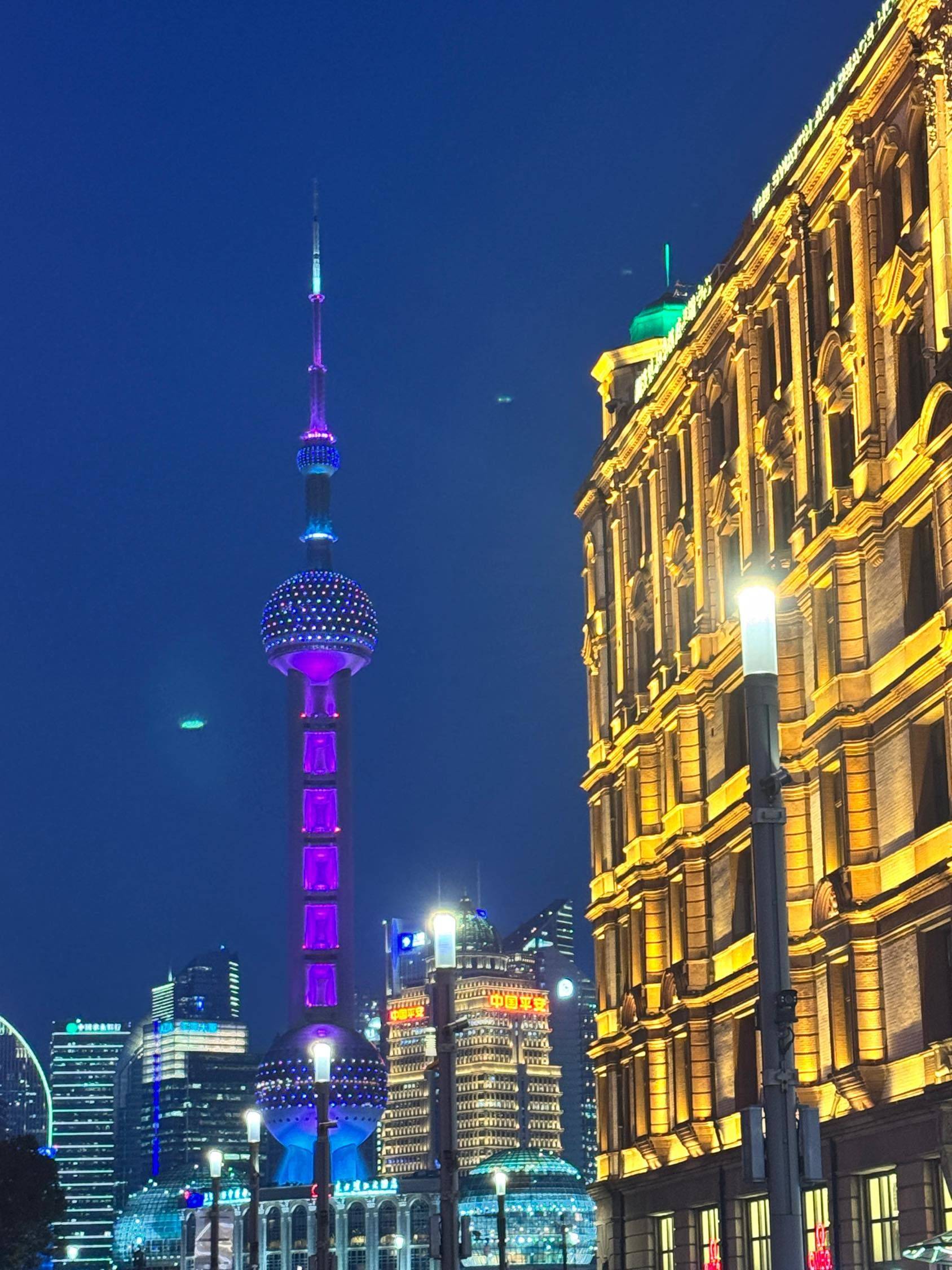 感觉上海外滩很像江汉路…