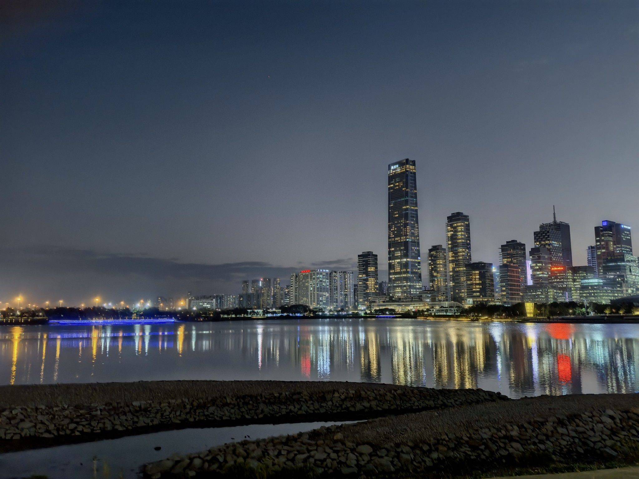 夜幕降临前的深圳湾和春笋_3