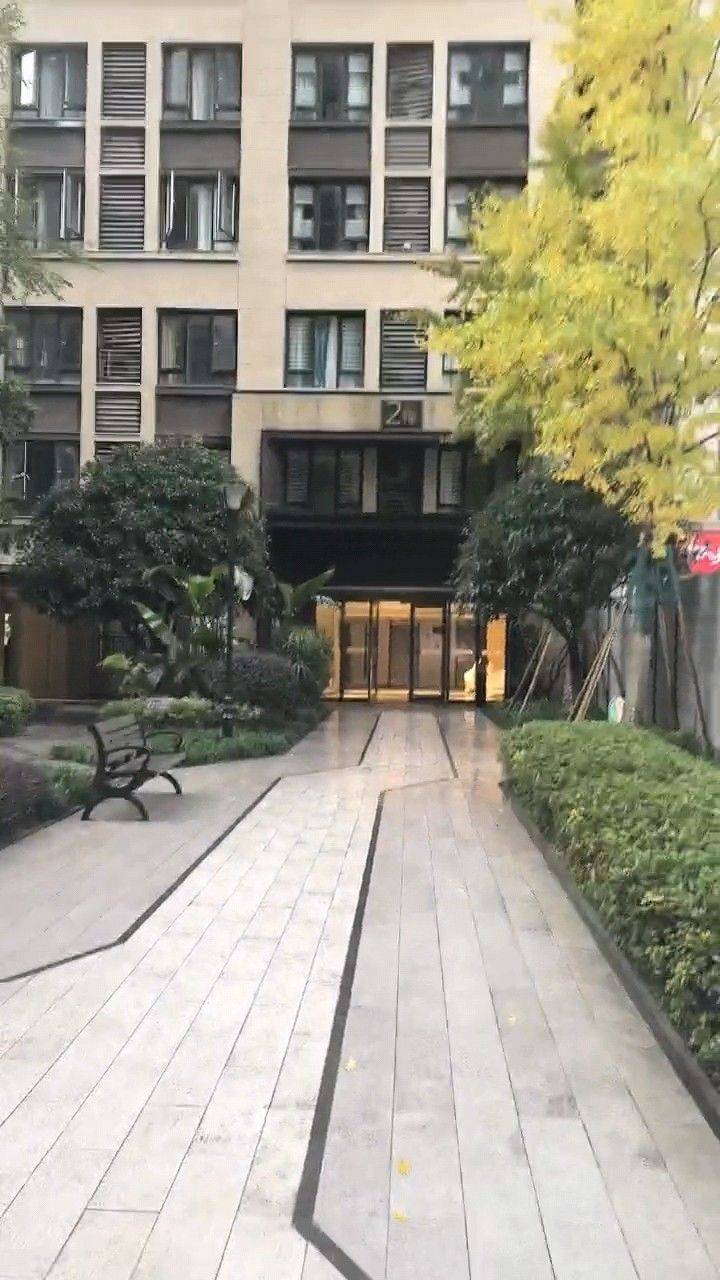 漂亮房子寻主人