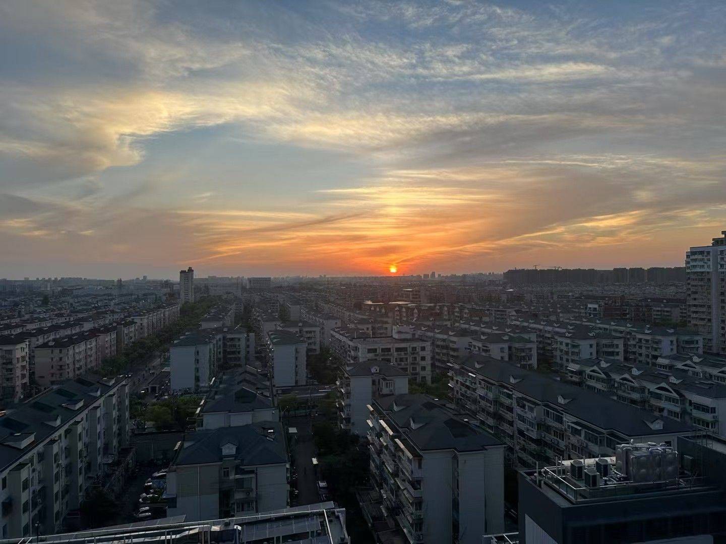 喜欢夏天 在线蹲室友  神仙房东看看_0