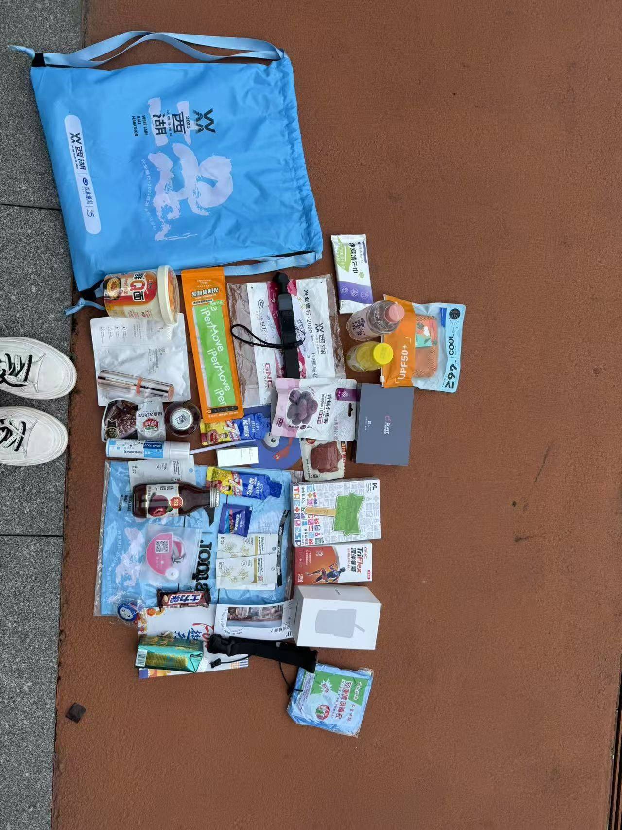西湖半程马拉松领物_0
