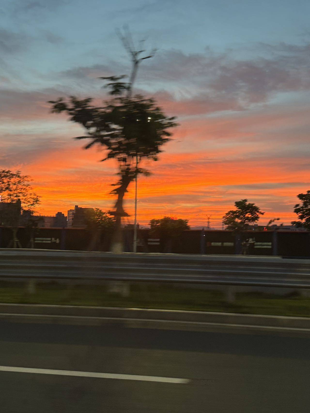 黄昏是一本厚重的日记本