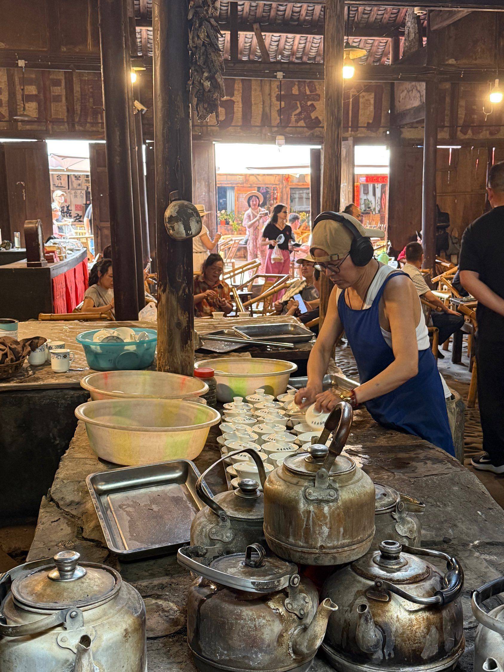 来彭镇百年老茶馆，探烟火气的成都_1