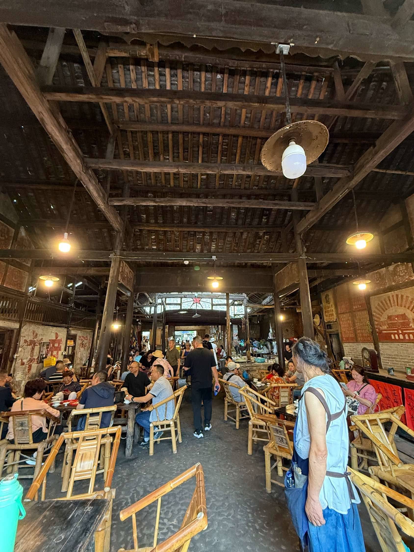 来彭镇百年老茶馆，探烟火气的成都_2