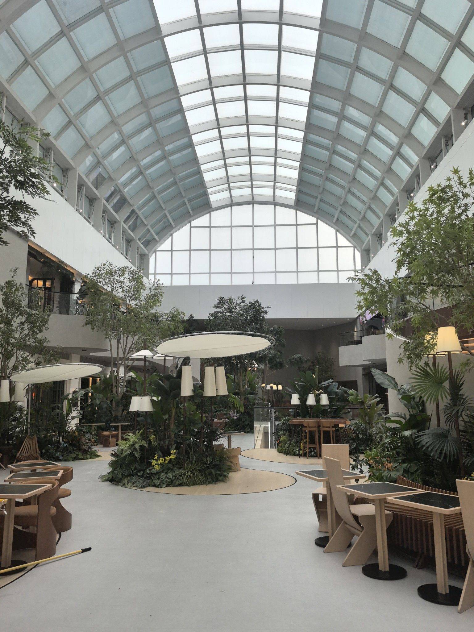 雨中花园用早餐_1