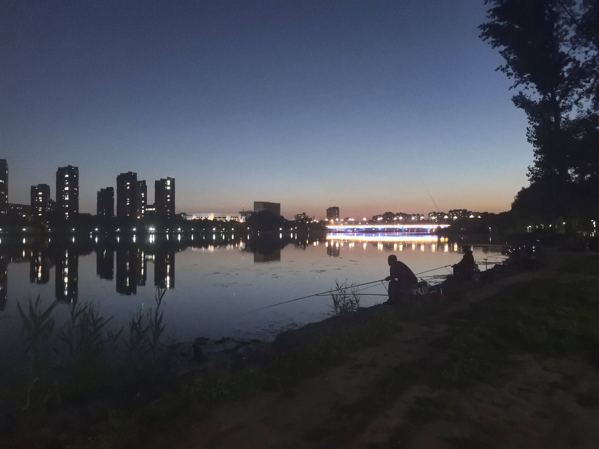 俸伯桥夜景钓鱼🎣_1