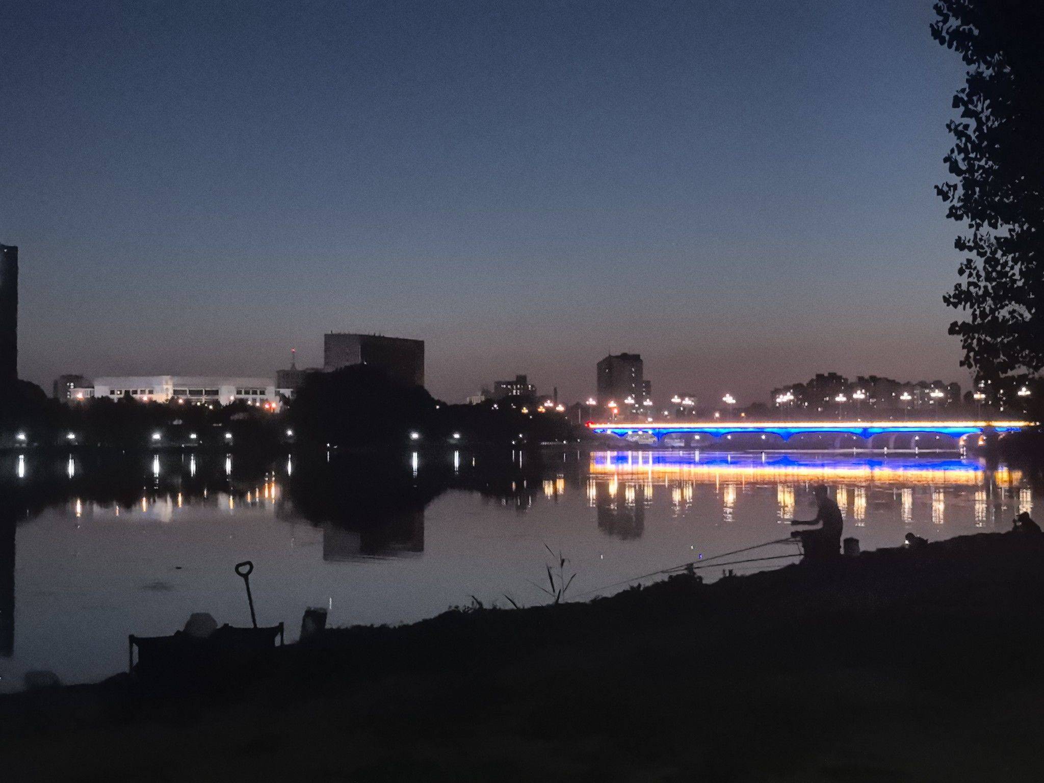 俸伯桥夜景钓鱼🎣