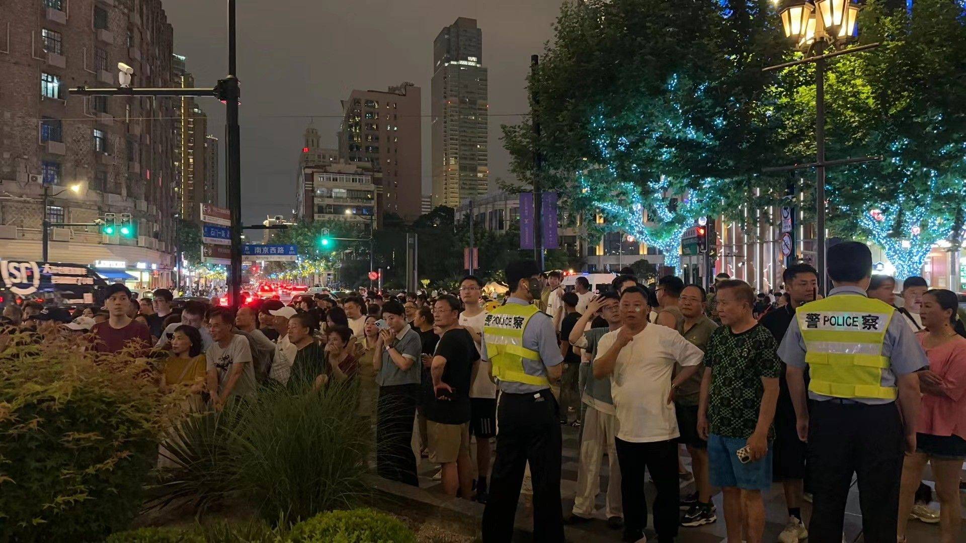 路易号一一上海新网红街景_4