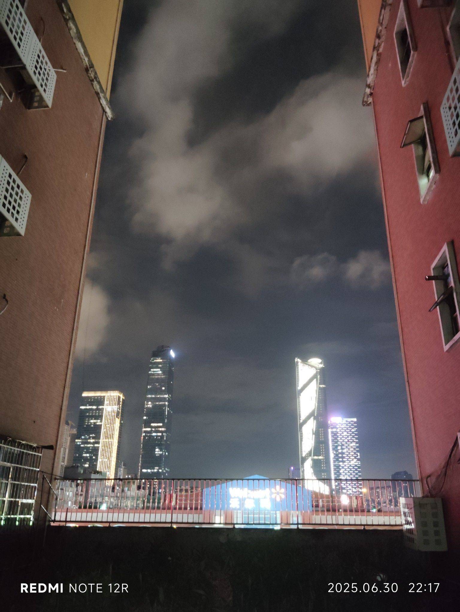 地铁开到家门口，20多年的业主梦想成真。_1